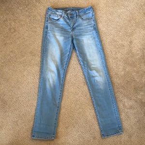 American Eagle Light Wash Skinny Jeans